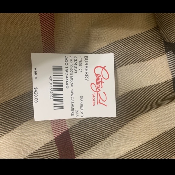 Burberry haymarket scarf - Picture 8 of 8